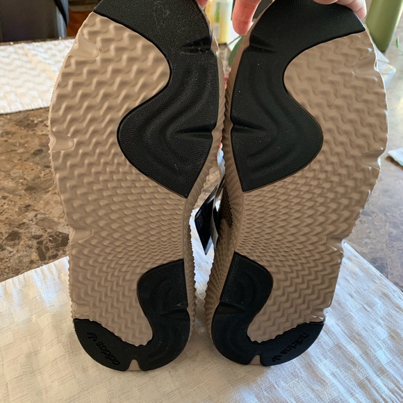 Men’s size 11 Adidas - Picture 4 of 4